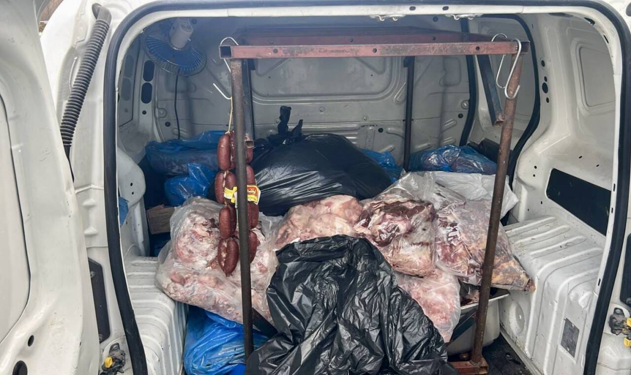 Kırşehir'de bir kamyonette yapılan aramada 340 kilo bozulmuş kırmızı ve