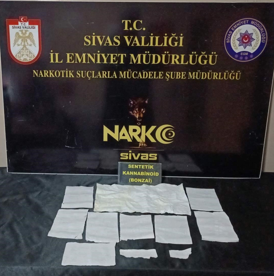 Sivas'ta düzenlenen uyuşturucu operasyonunda gözaltına alınan 2 şüpheliden 1'i tutuklandı.