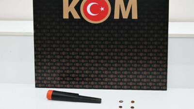 Kırşehir'de durdurulan bir araçta, tarihi nitelikte olduğu değerlendirilen 4 sikke,