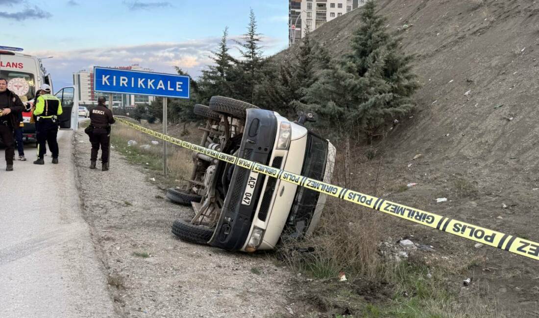 Kırıkkale'de kamyonla çarpışan minibüsün şarampole devrilmesi sonucu yaralanan 5 kişi
