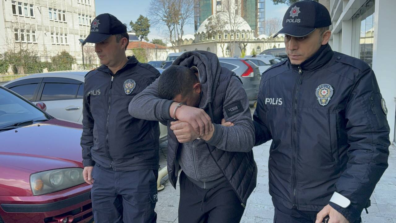  Samsun'un Canik ilçesinde aşırı alkollü olduğu öne sürülen bir kişi,