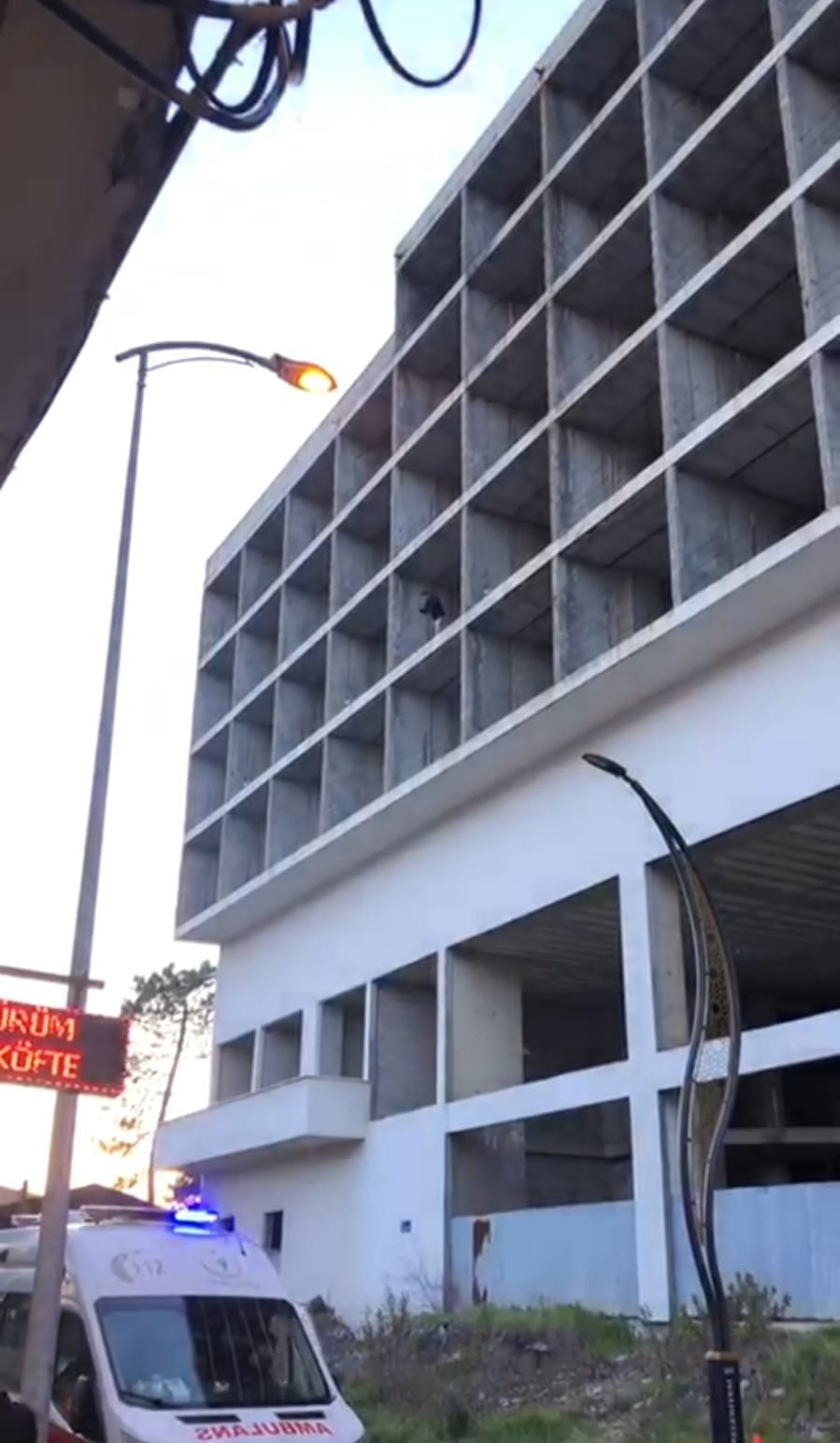 Zonguldak'ın Çaycuma ilçesinde kontrol noktasından kaçan ve aracı trafikten men