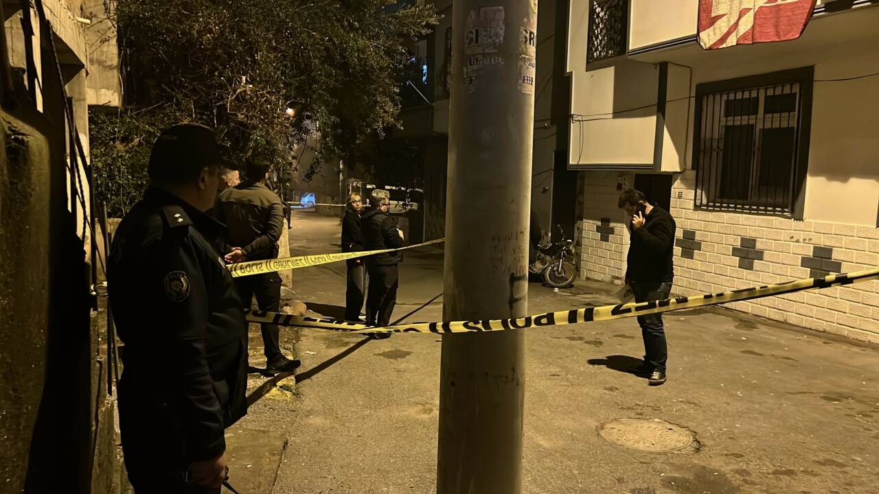Mersin'de sokak arasında iki kişi arasında çıkan silahlı kavga sırasında