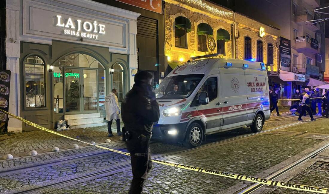 Kocaeli’nin İzmit ilçesinde gece saatlerinde bir eğlence mekanına düzenlenen silahlı