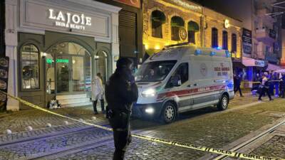Kocaeli’nin İzmit ilçesinde gece saatlerinde bir eğlence mekanına düzenlenen silahlı