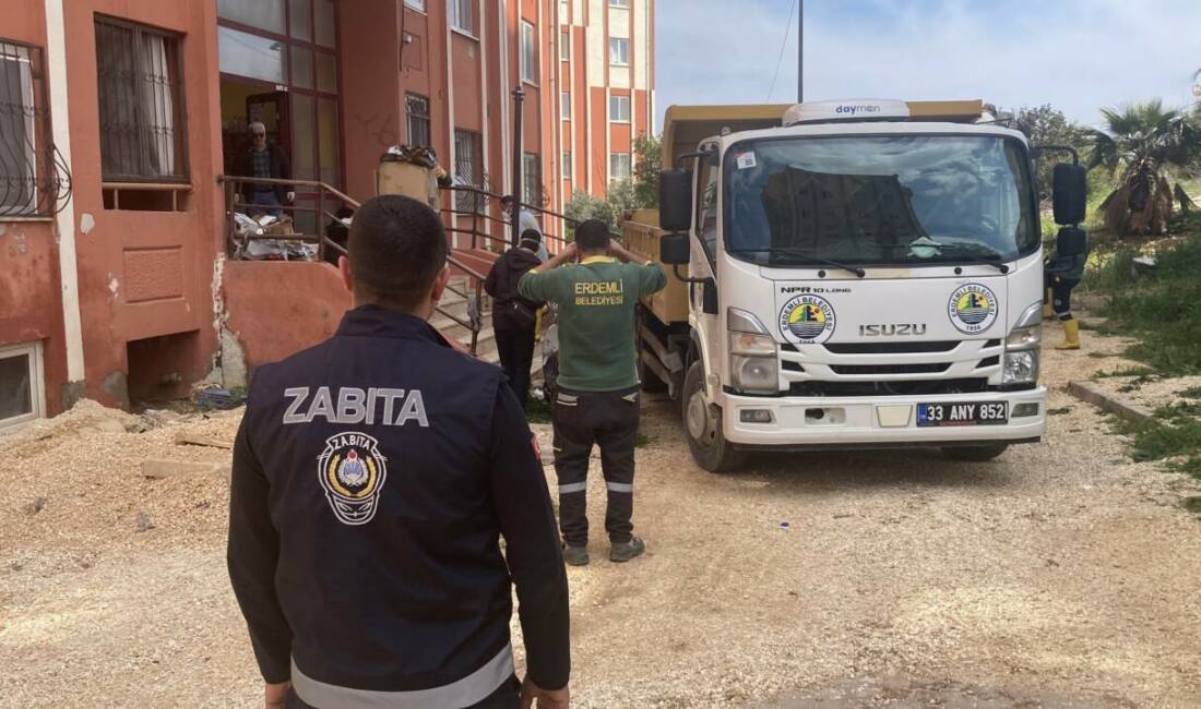 Mersin'in Erdemli ilçesinde ihbar üzerine bir apartmandaki daireye giren ekipler,