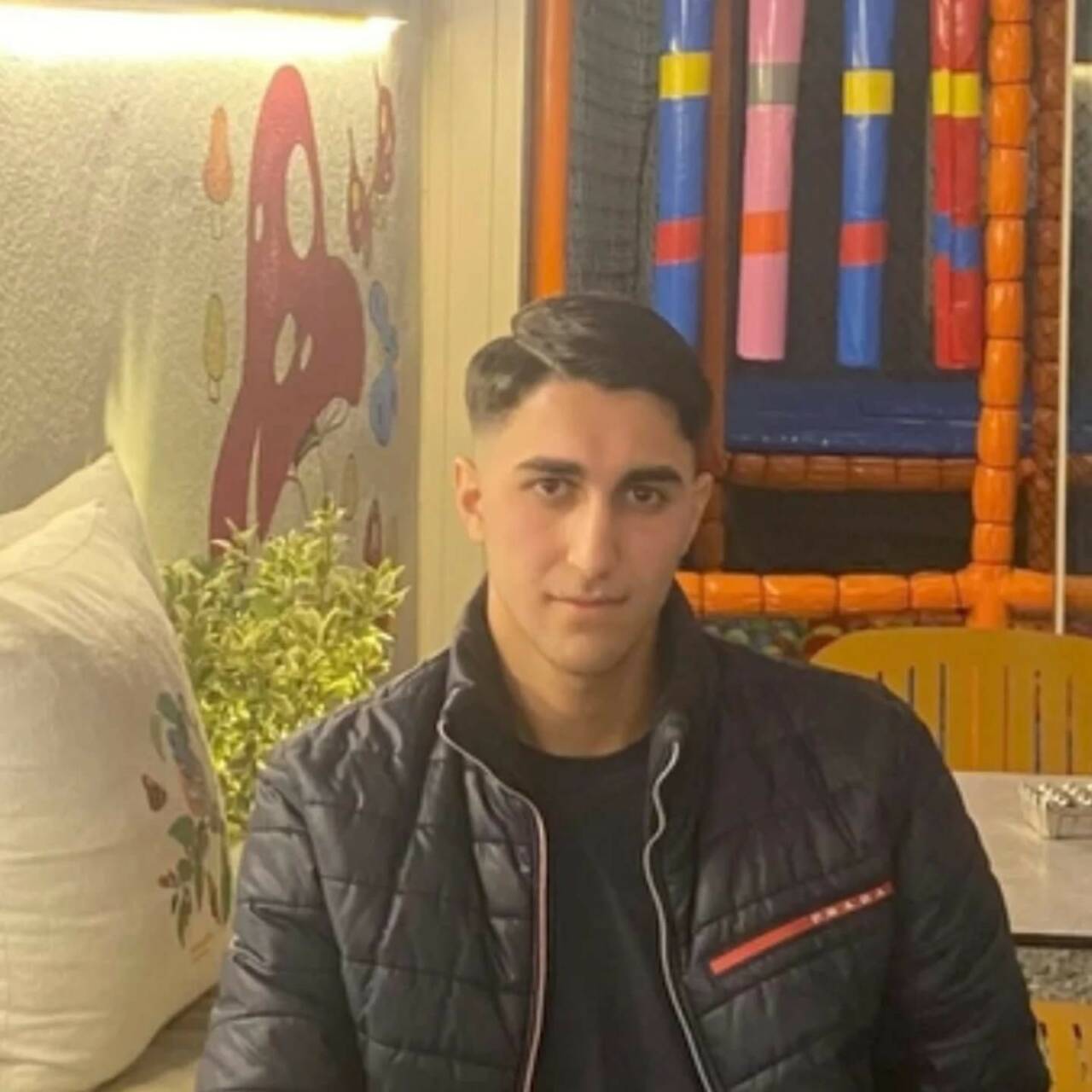 Kocaeli'nin Körfez ilçesinde markette çıkan kavga sebebiyle göğsünden bıçaklanan 17