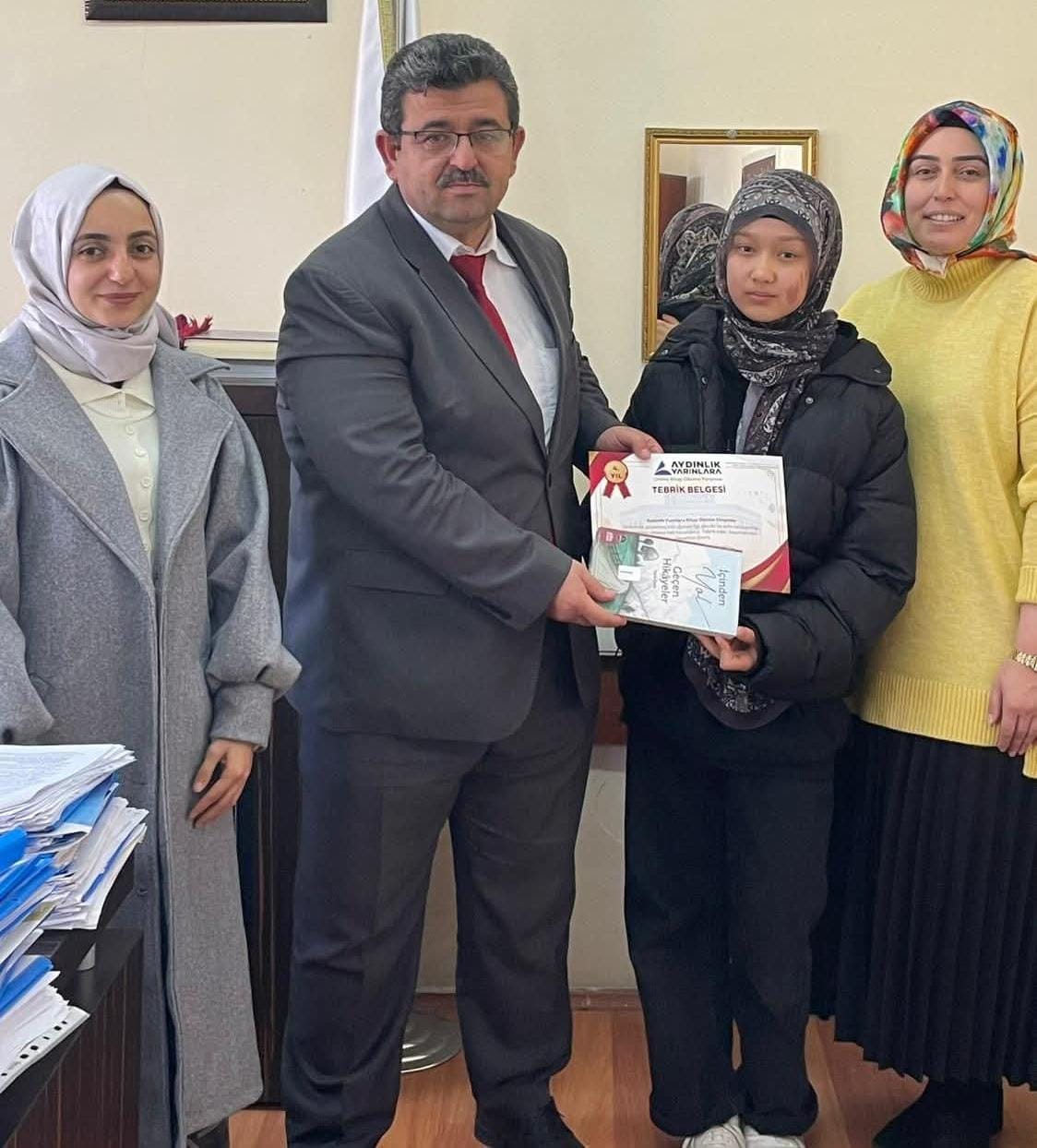 Ağaçören’de düzenlenen “Aydınlık Yarınlara” kitap okuma yarışmasında 2. olan Şehit