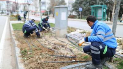 Aksaray Belediyesi ekipleri, kent genelinde yürütülen çevre düzenleme çalışmaları kapsamında