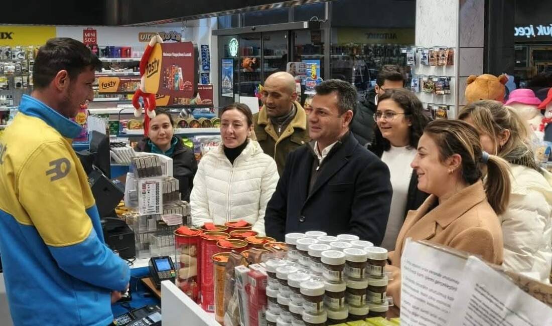 CHP Aksaray Merkez İlçe yönetimi, sahur saatlerinde petrol istasyonu çalışanlarını