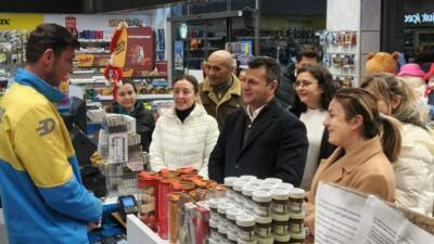 CHP Aksaray Merkez İlçe yönetimi, sahur saatlerinde petrol istasyonu çalışanlarını