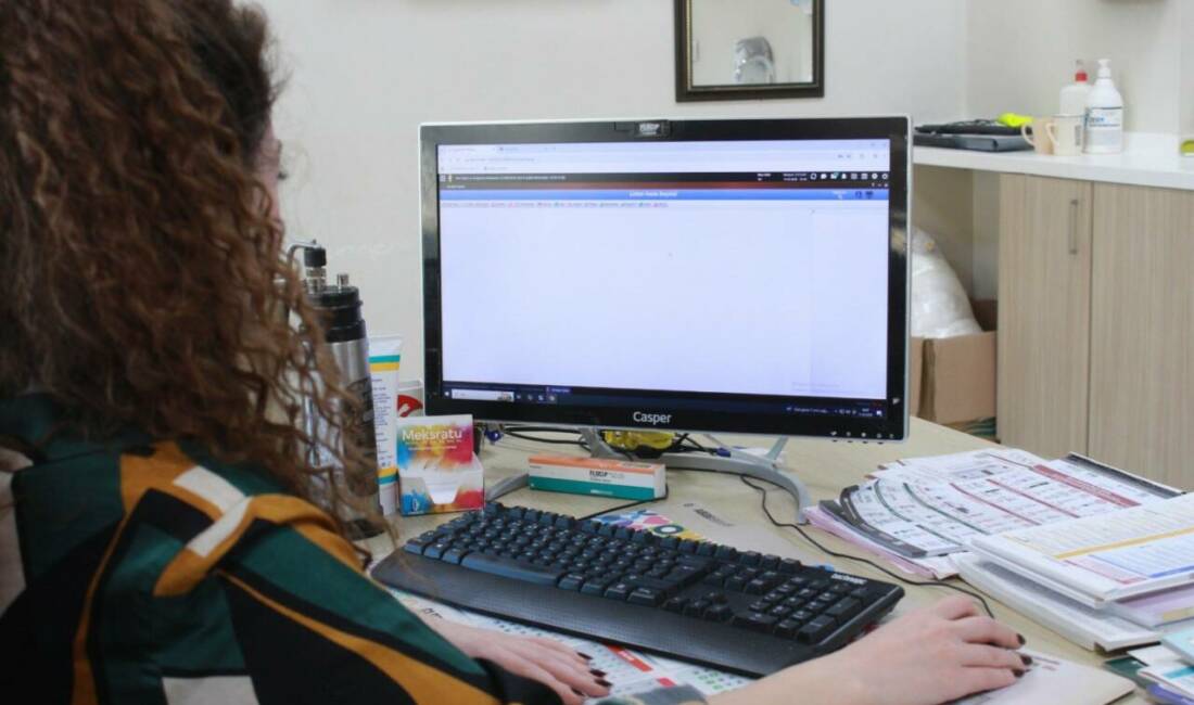 Siirt Eğitim ve Araştırma Hastanesinde Dermatoloji Uzmanı Dr. Ecem Kaya,