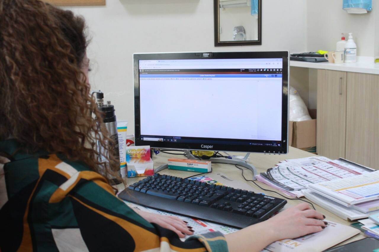 Siirt Eğitim ve Araştırma Hastanesinde Dermatoloji Uzmanı Dr. Ecem Kaya,