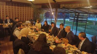 Eskil’de düzenlenen geleneksel iftar programında hukuk camiası, ilçe protokolü, şehit