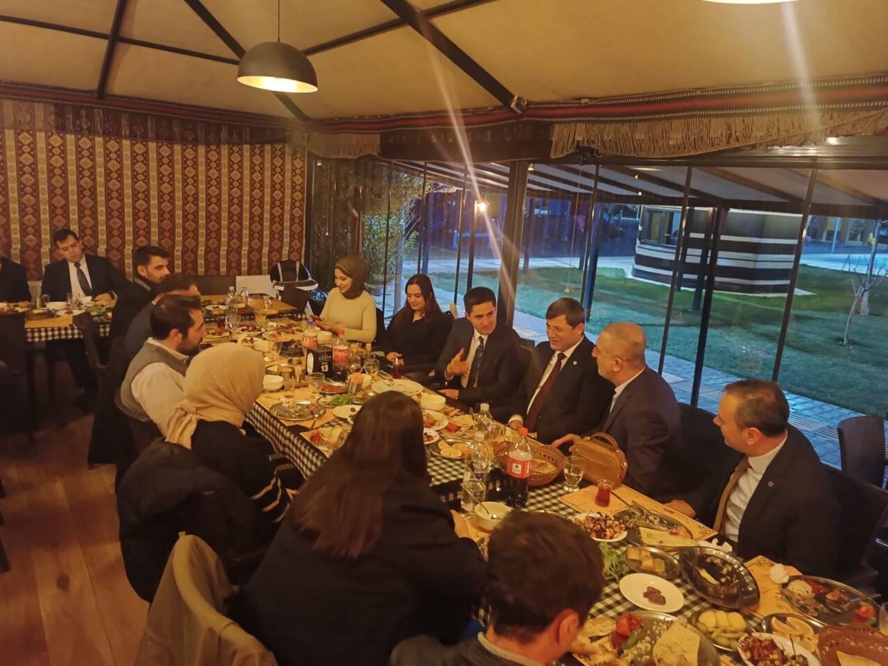 Eskil’de düzenlenen geleneksel iftar programında hukuk camiası, ilçe protokolü, şehit