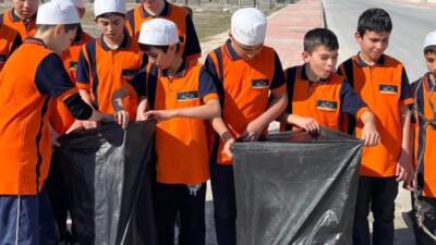 Sultanhanı’nda İyilik Haftası kapsamında Kur’an kursu öğrencileri tarafından gerçekleştirilen çevre