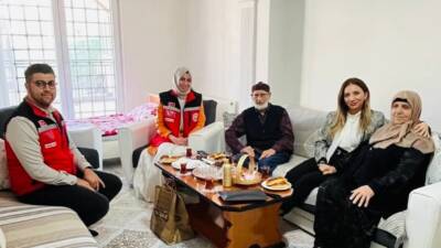 İl Müdürü Sezgi Arpacı Elaldı, şehit ailelerini ziyaret ederek hem