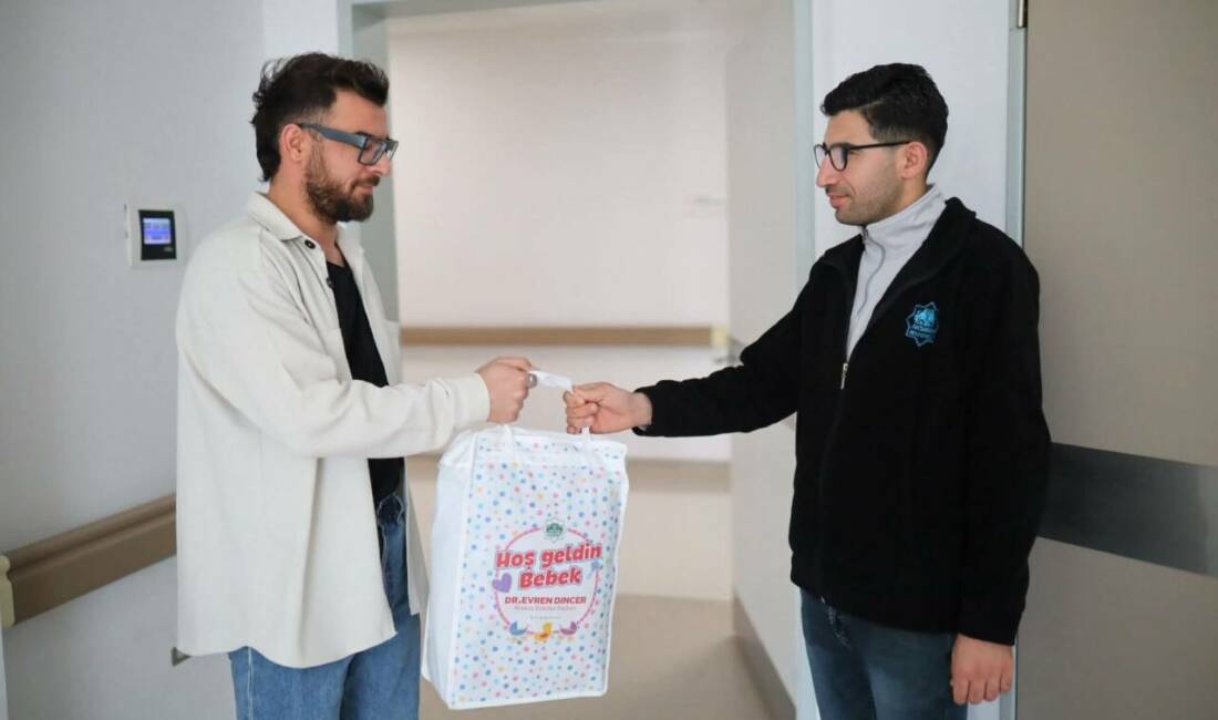 Aksaray’da doğum yapan aileler, hastanede gerçekleştirilen ziyaretle yalnız bırakılmadı. Yeni