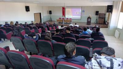 Aksaray Aile ve Sosyal Hizmetler İl Müdürlüğü tarafından üniversite öğrencileri,