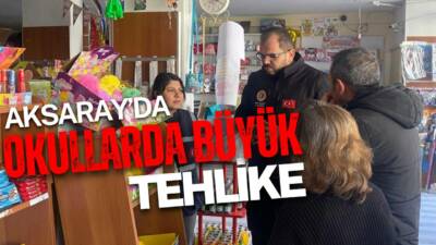 Aksaray’da bir okulda öğretmenler, öğrencilerin ellerinde tehlikeli su maymunu ve