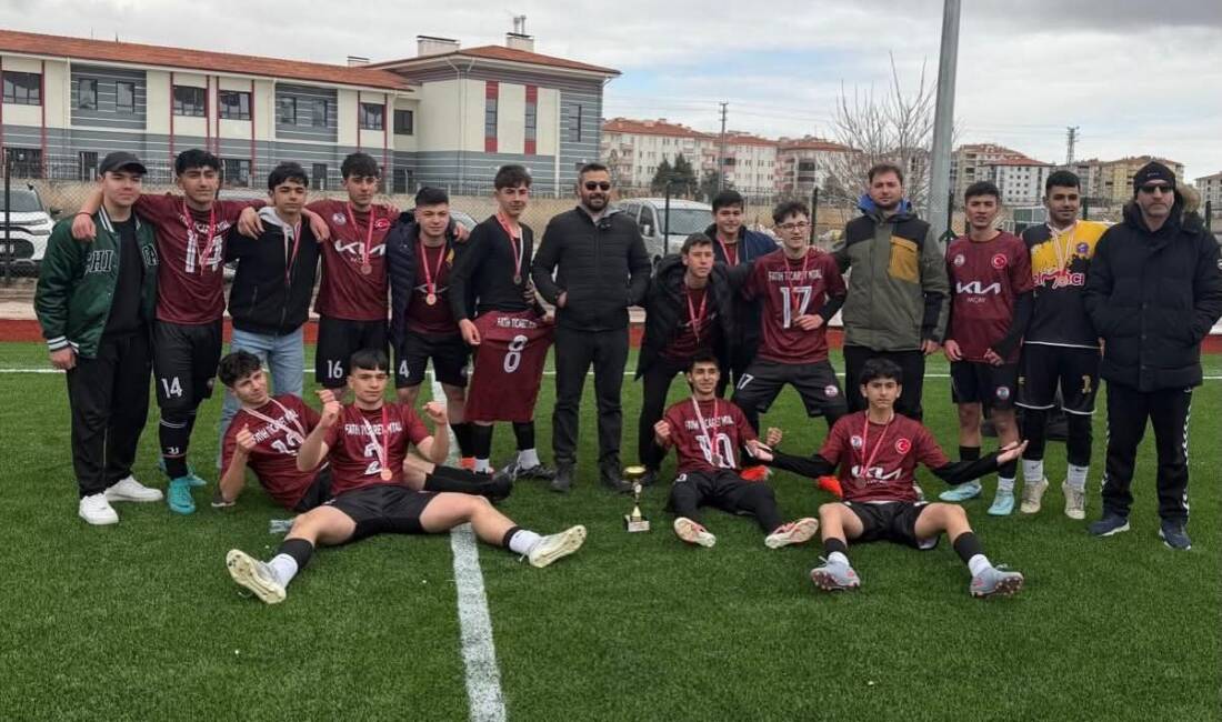 Dağılgan Spor Kompleksi’nde düzenlenen Okul Sporları Genç A Erkekler Futbol