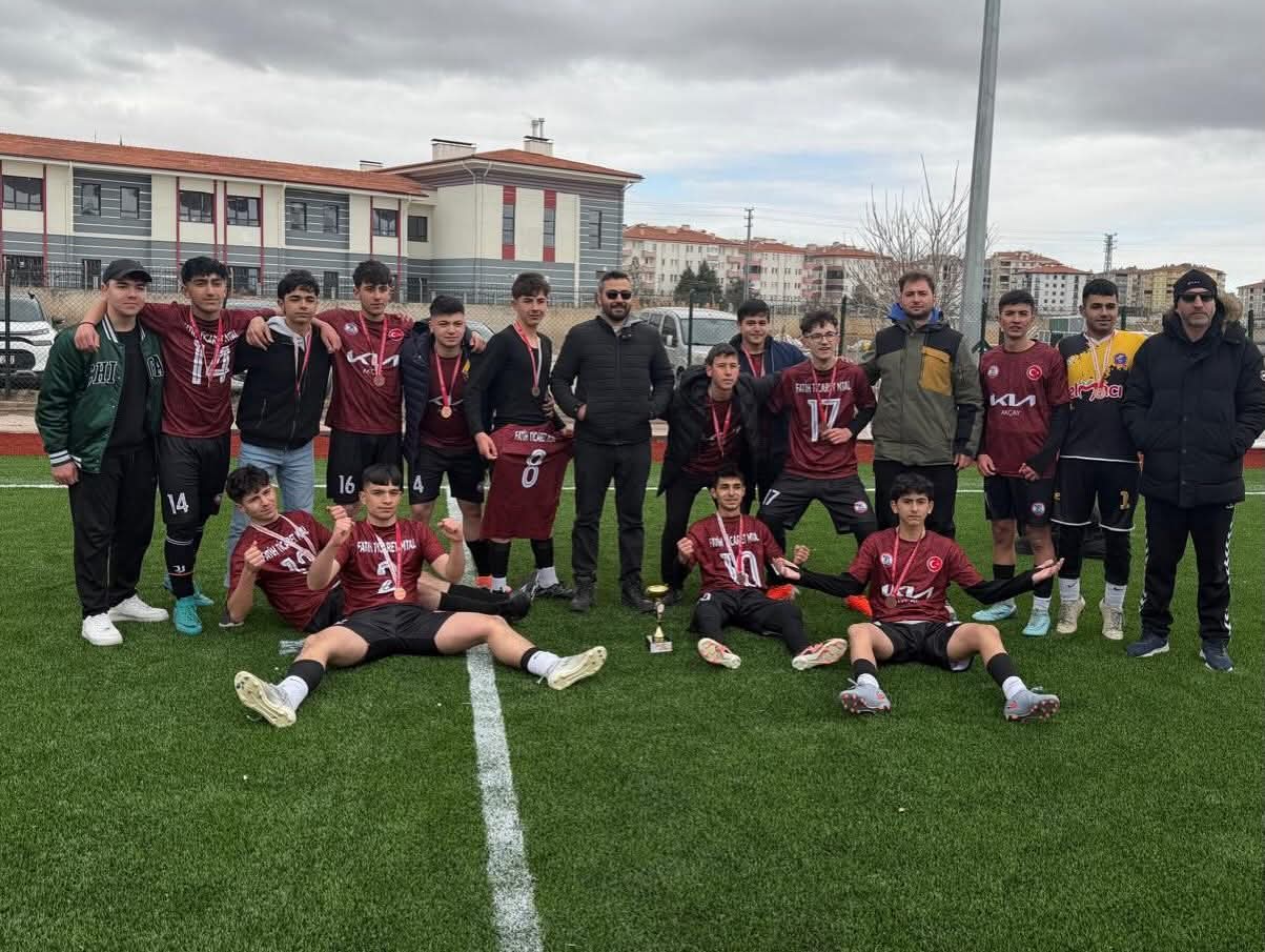 Dağılgan Spor Kompleksi’nde düzenlenen Okul Sporları Genç A Erkekler Futbol