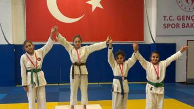 Aksaray Spor Salonu’nda düzenlenen Okul Sporları Küçükler Judo İl Birinciliği