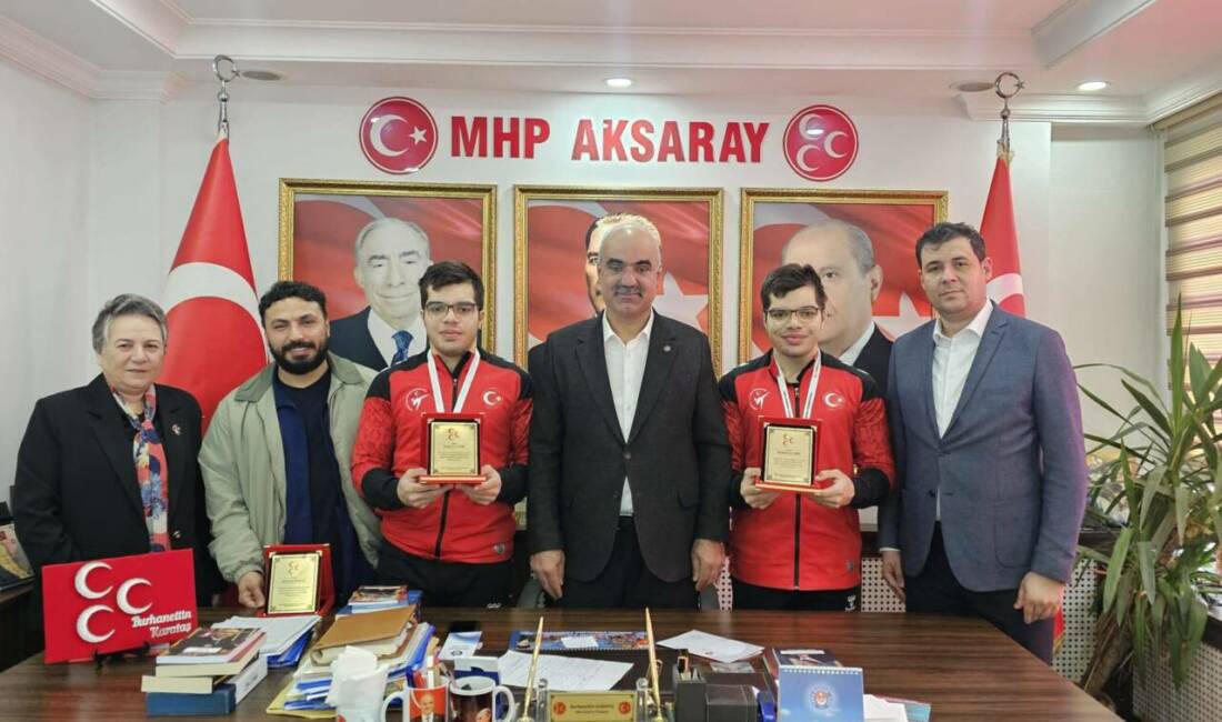 Türkiye Şampiyonu sporcular, Aksaray’da MHP İl Başkanlığı’nı ziyaret etti; plaketle