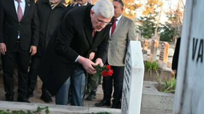 Dervişoğlu Aksaray’da Somuncu Baba türbesini ziyaret etti!
