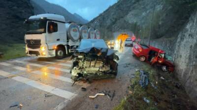 Karabük'te 19 Mart'ta iki otomobilin çarpışması sonucu meydana gelen trafik