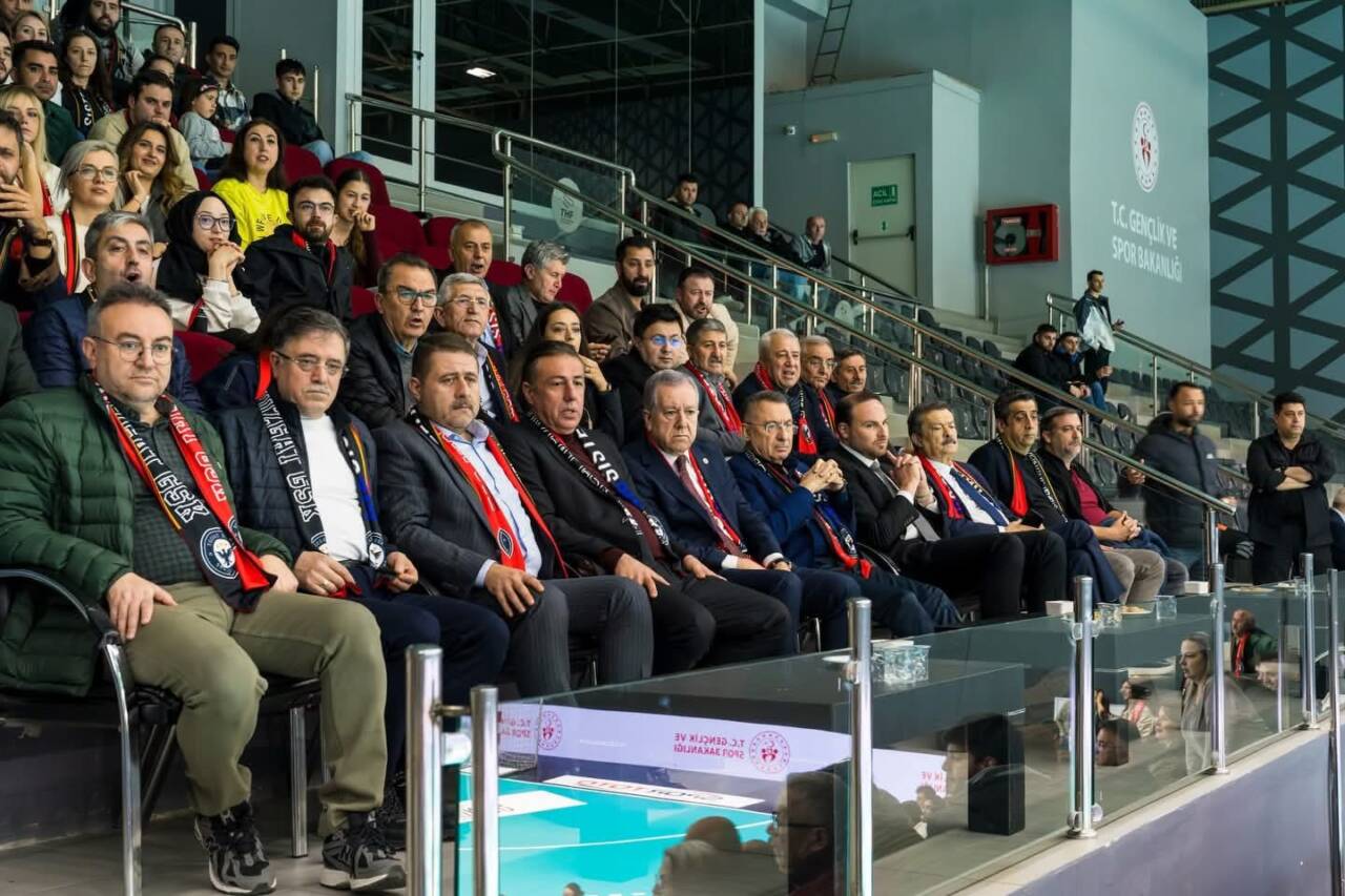 Aksaray Belediyespor, Yozgatspor’a 21-19 yenildi. Karşılaşmada hakem kararları ve tribün