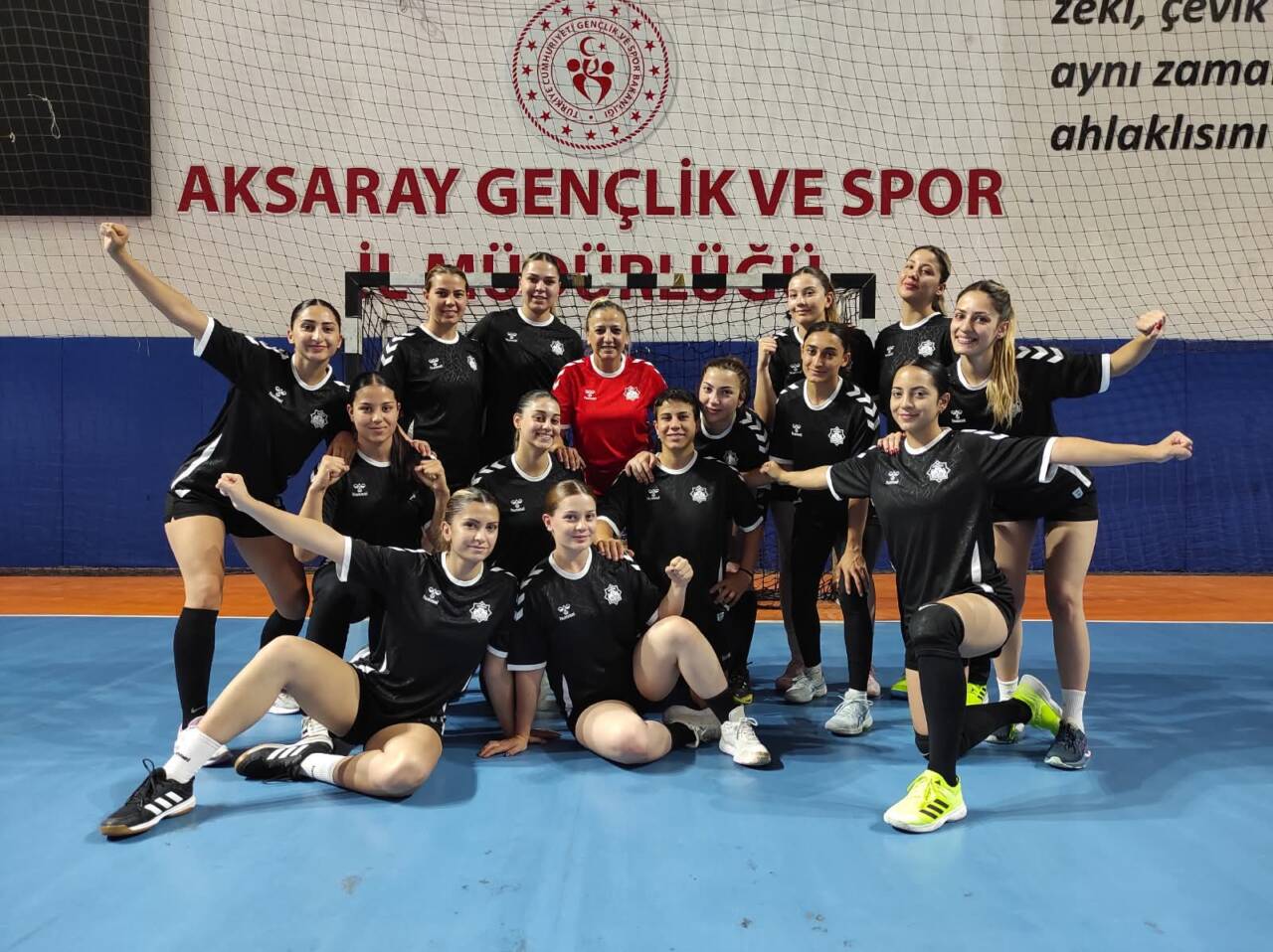 Hentbol Kadınlar 1. Ligi Play-Off mücadelelerini başarıyla tamamlayan Aksaray Belediyespor,