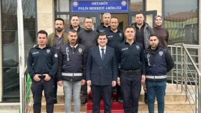 Ortaköy’de Kaymakam Ahmet Karatepe, bayramda görev yapan güvenlik ve sağlık