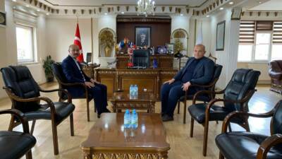 Güzelyurt Kaymakamı Süleyman Arat, Ağaçören Kaymakamı Metin Korkmaz’ı ziyaret etti.