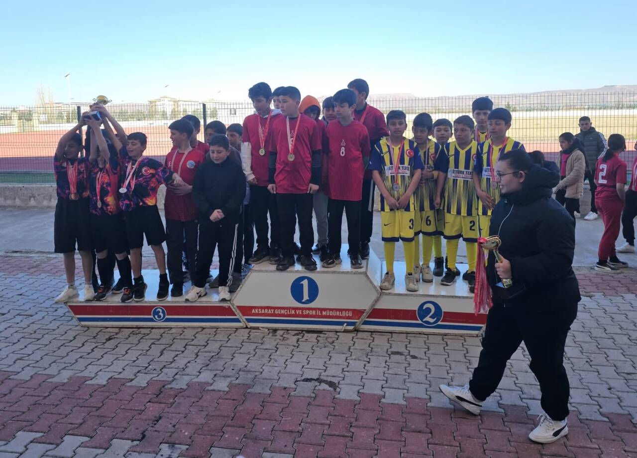Aksaray’da düzenlenen Yıldız Çocuklar Atletizm Turnuvası’nda Kırımini Ortaokulu öğrencileri farklı
