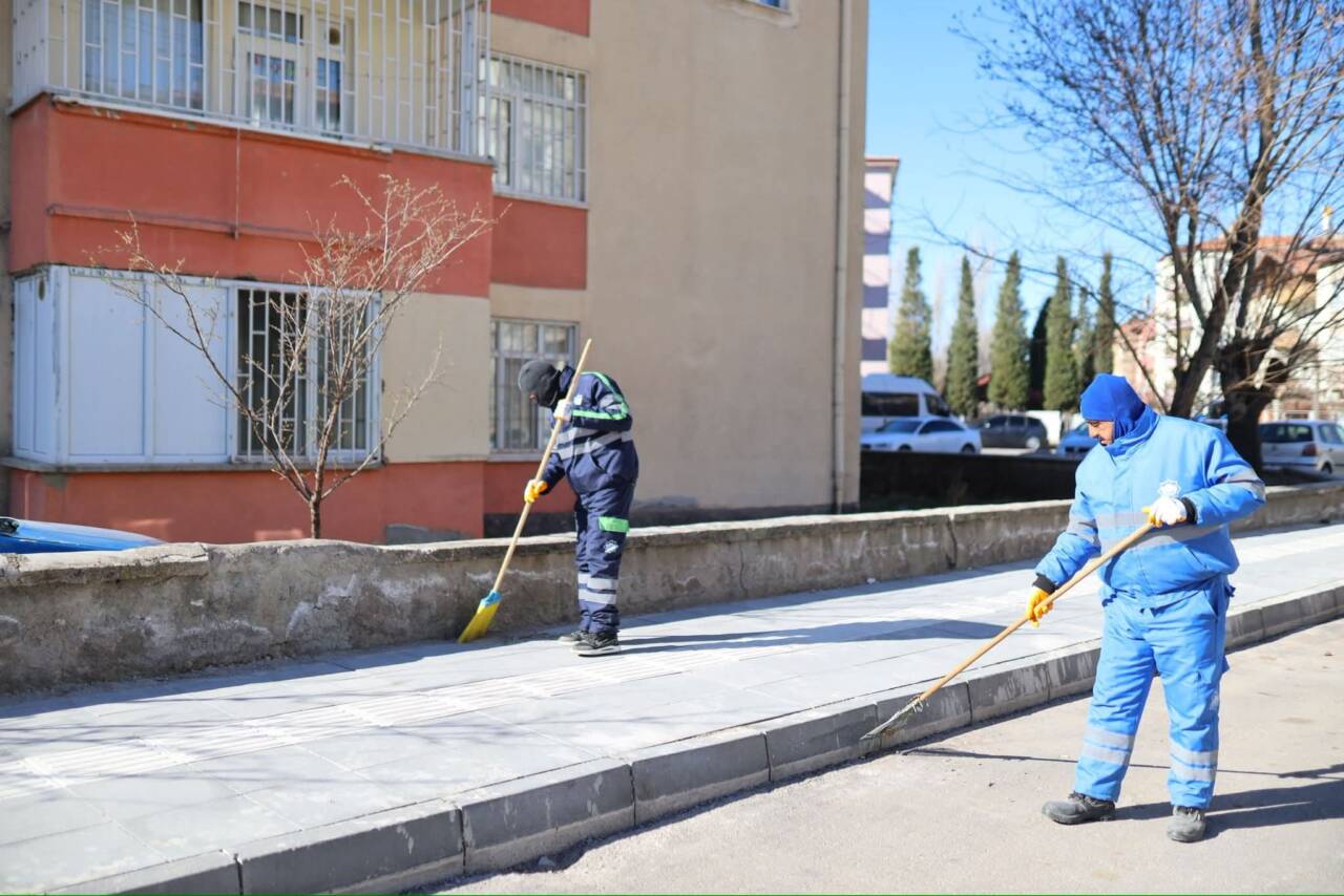 Aksaray Belediyesi ekipleri, Büyük Bölcek Mahallesi’nde cadde, sokak, park ve