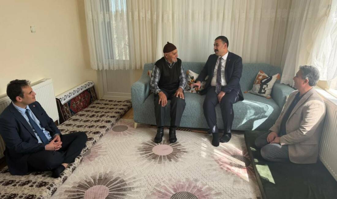 Sultanhanı Kaymakamı Bilal Göksun, ilçe protokolüyle birlikte vatandaşları evlerinde ziyaret