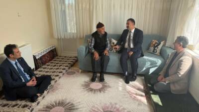 Sultanhanı Kaymakamı Bilal Göksun, ilçe protokolüyle birlikte vatandaşları evlerinde ziyaret