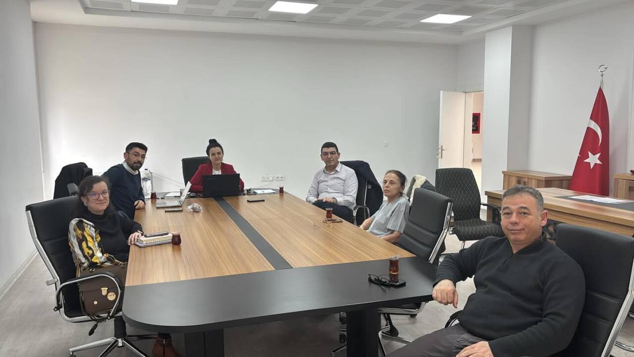 Aksaray Üniversitesi Tıp Fakültesi’nde düzenlenen Mesleki Beceri Komisyonu toplantısında, tıp
