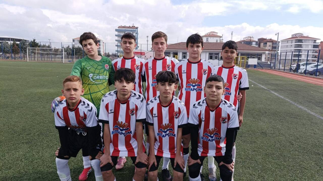 Aksaray U-15 Futbol Ligi’nde 4. hafta karşılaşmaları tamamlandı. Haftanın maçlarının