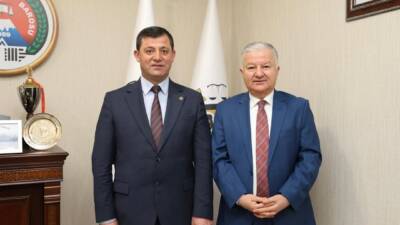 Aksaray Valisi Murat Duru, Aksaray Barosu’na iade-i ziyarette bulundu. Görüşmede