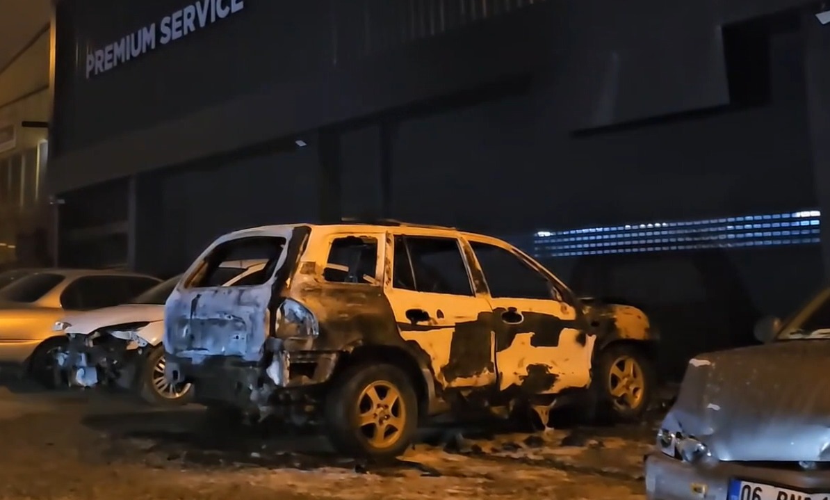 Çorum'da yanan cip kullanılamaz hale geldi.