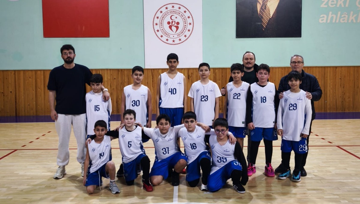 Aksaray’da düzenlenen Okul Sporları Basketbol İl Şampiyonası finalinde rakibini mağlup