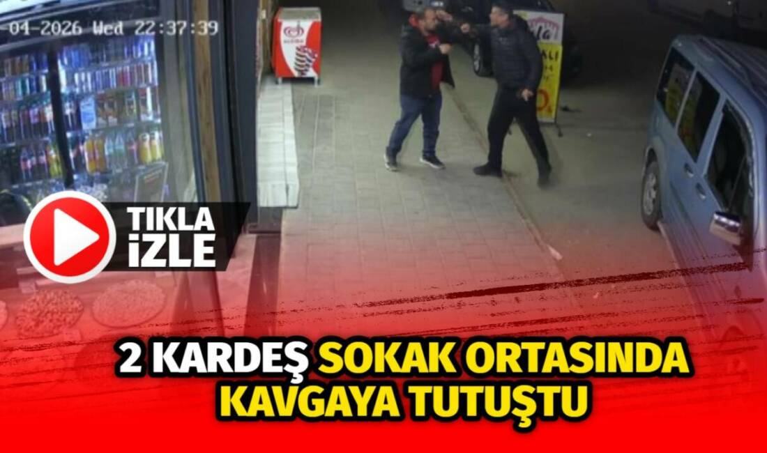 Adana’da alacak-verecek meselesi yüzünden iki kardeş sokak ortasında kavgaya tutuştu.