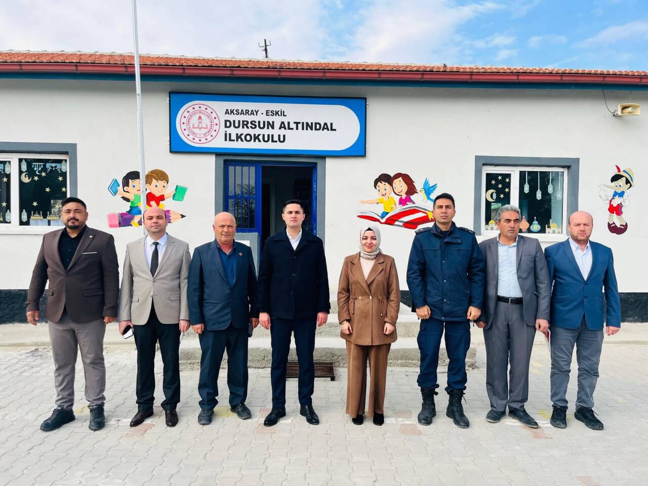 Eskil Kaymakamı Taha Soydaş, ilgili kurum amirleri ile birlikte köy