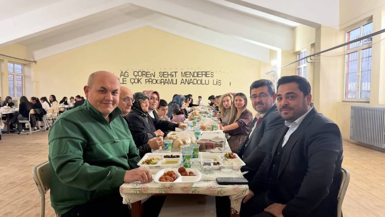 Ağaçören Şehit Menderes Taşkale Çok Programlı Anadolu Lisesi’nde düzenlenen iftar