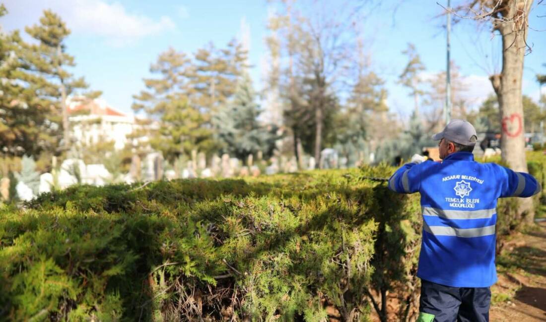Aksaray Belediyesi ekipleri, Ramazan Bayramı öncesinde Ervah Kabristanlığı’nda çevre düzenleme