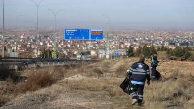 Aksaray Belediyesi ekipleri, şehir genelinde çevre temizliği çalışmalarını sürdürüyor. Bu