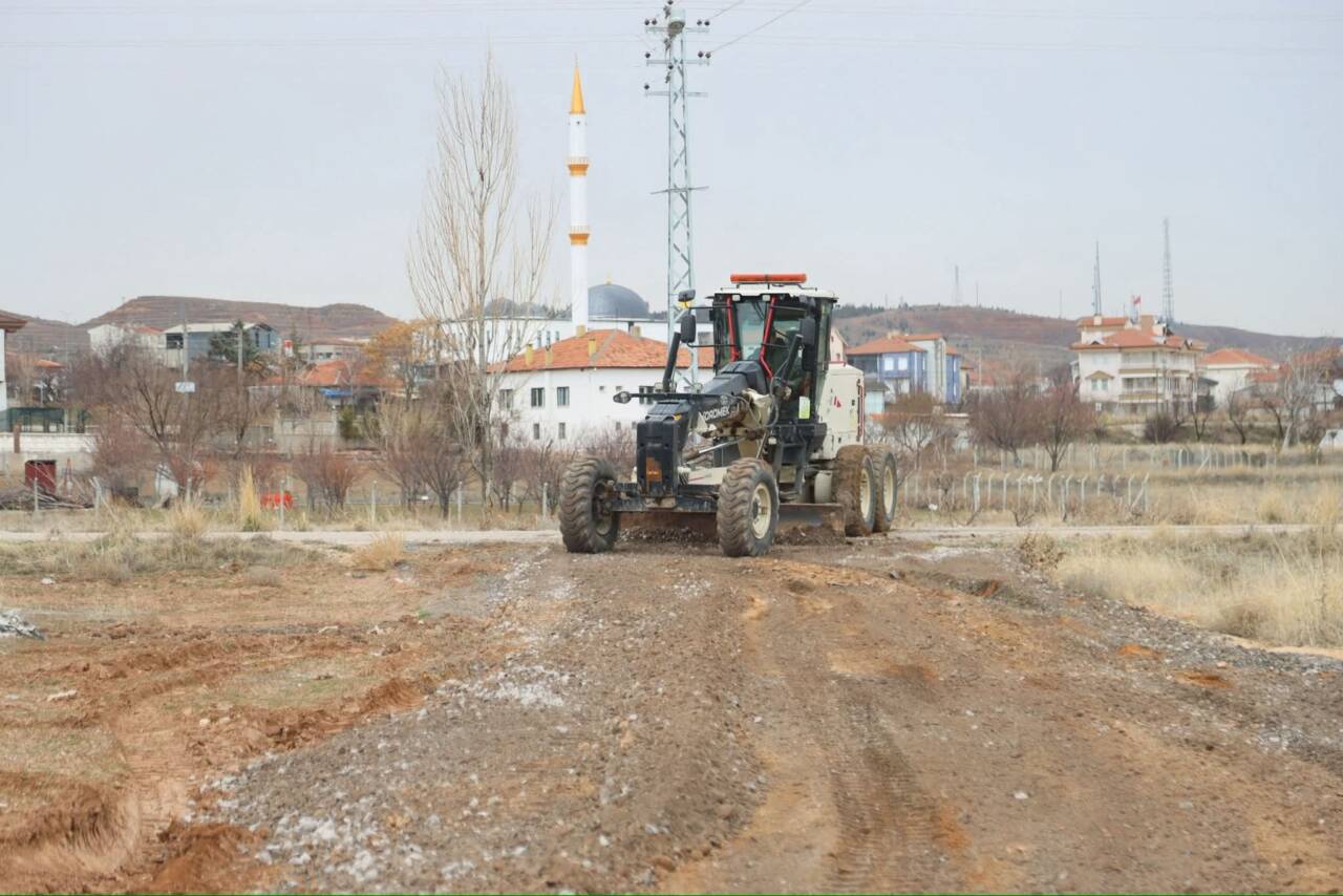 Aksaray Belediyesi, şehir genelinde ulaşım altyapısını güçlendirmek amacıyla çalışmalarını sürdürüyor.