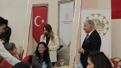Valilik himayesinde düzenlenen programda yetim çocuklar ve aileleri bir araya